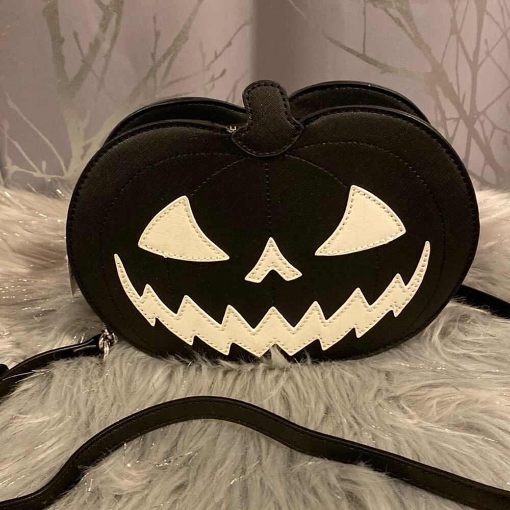 BNWT MAD ENGINE FINE BY ME Black and White Viral Pumpkin Crossbody Bag